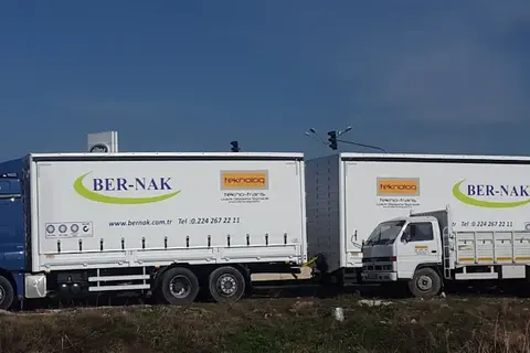 Vanjski pogled kamiona s kliznim ceradama · 46
