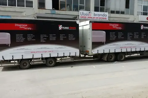 Vanjski pogled kamiona s kliznim ceradama · 31