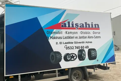 Vanjski pogled dostavnog vozila s ceradom · 21