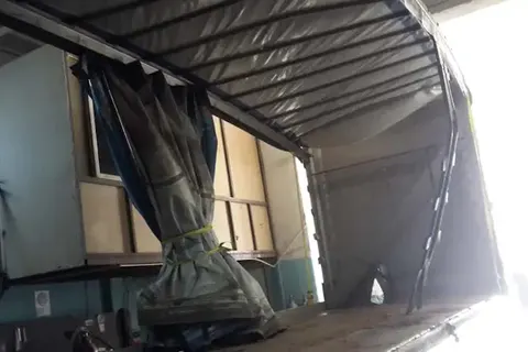 Prikolica u tvorničkoj zoni za popravak · 3