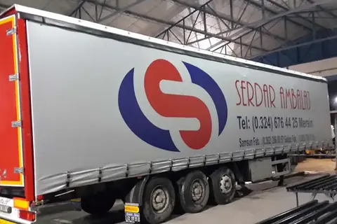 Vanjski pogled kamiona s kliznim ceradama · 71