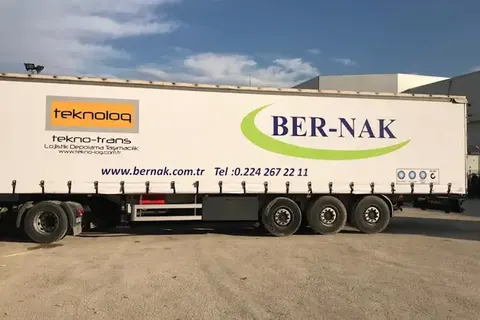Vanjski pogled kamiona s kliznim ceradama · 109