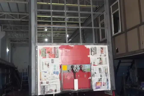 Prikolica u tvorničkoj zoni za popravak · 7