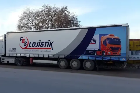 Vanjski pogled kamiona s kliznim ceradama · 41