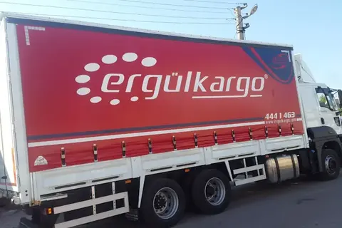 Vanjski pogled kamiona s kliznim ceradama · 43