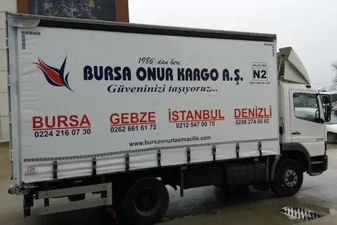 Vanjski pogled kamiona s kliznim ceradama · 61