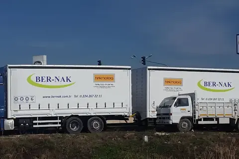 Vanjski pogled kamiona s kliznim ceradama · 84