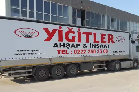 Vanjski pogled kamiona s kliznim ceradama · 67