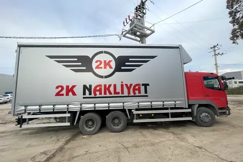 Vanjski pogled kamiona s kliznim ceradama · 20