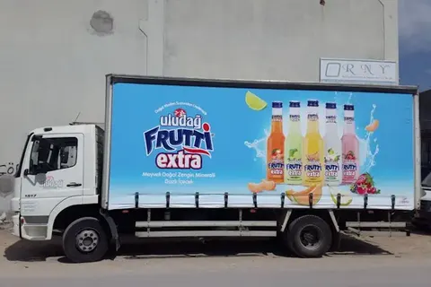 Vanjski pogled kamiona s kliznim ceradama · 101