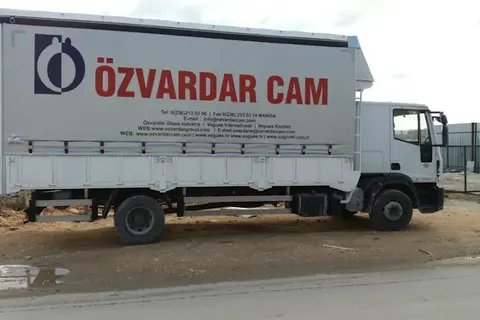 Vanjski pogled kamiona s kliznim ceradama · 57
