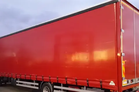 Vanjski pogled kamiona s kliznim ceradama · 72