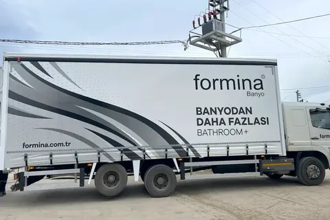 Vanjski pogled kamiona s kliznim ceradama · 20