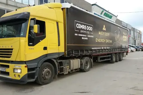 Vanjski pogled kamiona s kliznim ceradama · 110