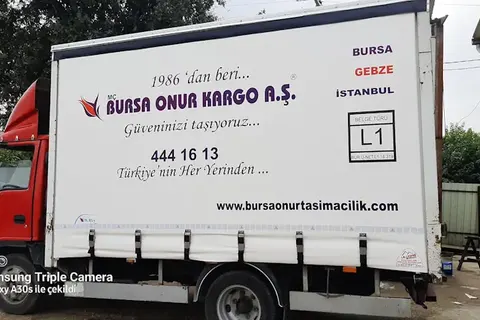 Vanjski pogled prikolice prekrivene ceradom · 29