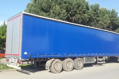 Vanjski pogled kamiona s kliznim ceradama · 78