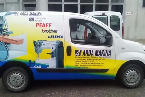 Komercijalno vozilo s tiskanom grafikom · 1