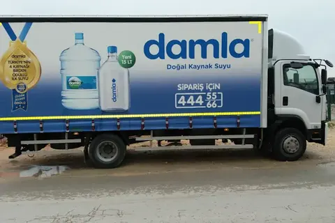 Vanjski pogled kamiona s kliznim ceradama · 58