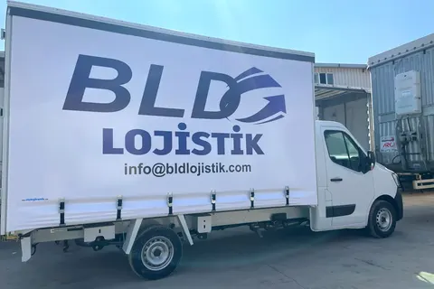 Vanjski pogled dostavnog vozila s ceradom · 17