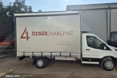 Vanjski pogled dostavnog vozila s ceradom · 5
