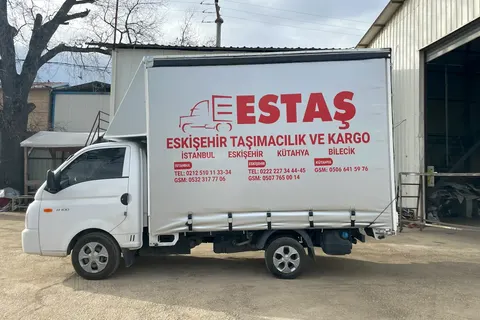 Vanjski pogled dostavnog vozila s ceradom · 18