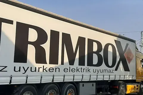 Vanjski pogled kamiona s kliznim ceradama · 88