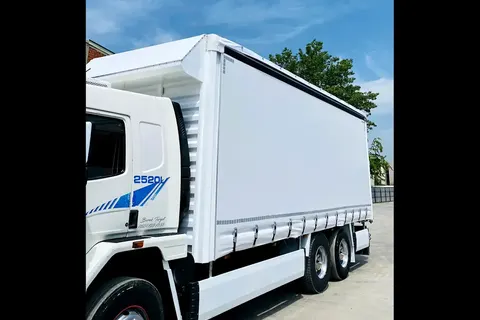 Vanjski pogled kamiona s kliznim ceradama · 8
