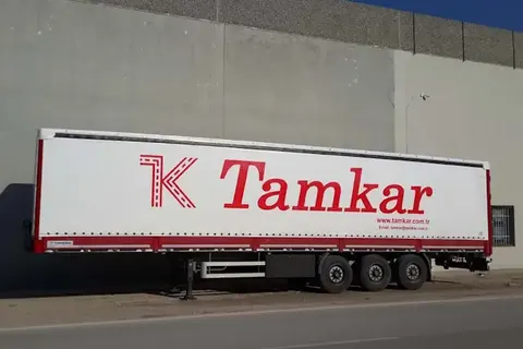Vanjski pogled kamiona s kliznim ceradama · 69