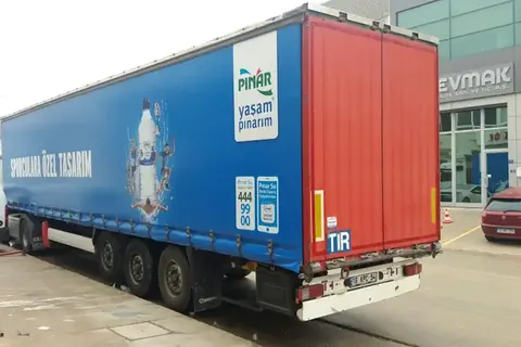 Vanjski pogled kamiona s kliznim ceradama · 27