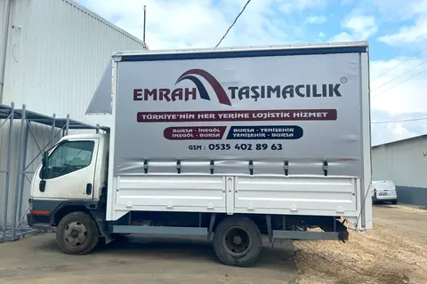Vanjski pogled kamiona s kliznim ceradama · 1