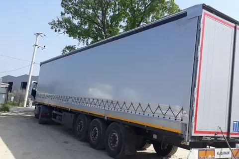 Vanjski pogled kamiona s kliznim ceradama · 66