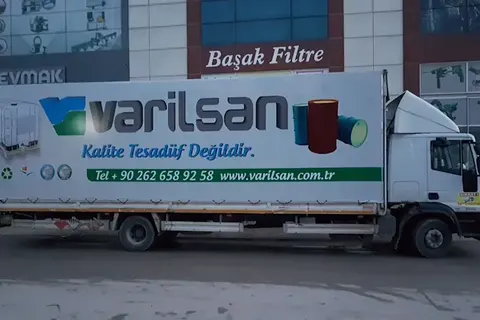 Vanjski pogled kamiona s kliznim ceradama · 106