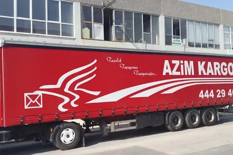 Vanjski pogled kamiona s kliznim ceradama · 74