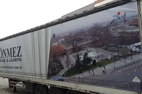Vanjski pogled kamiona s kliznim ceradama · 76