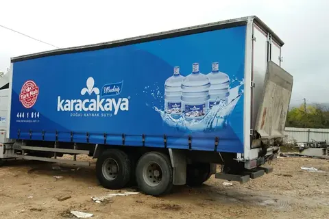 Vanjski pogled kamiona s kliznim ceradama · 29