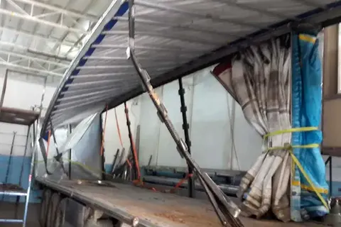 Prikolica u tvorničkoj zoni za popravak · 1