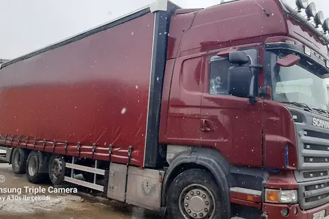 Vanjski pogled kamiona s kliznim ceradama · 93