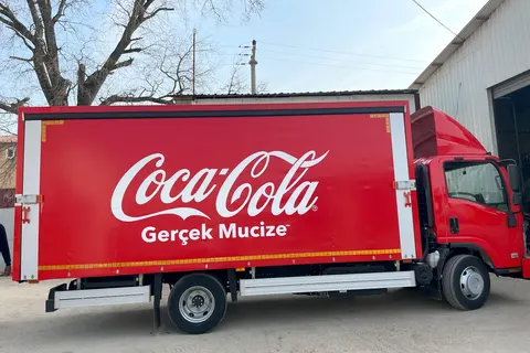 Vanjski pogled kamiona s kliznim ceradama · 17