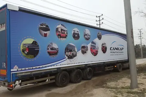 Vanjski pogled kamiona s kliznim ceradama · 49