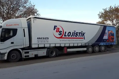 Vanjski pogled kamiona s kliznim ceradama · 39