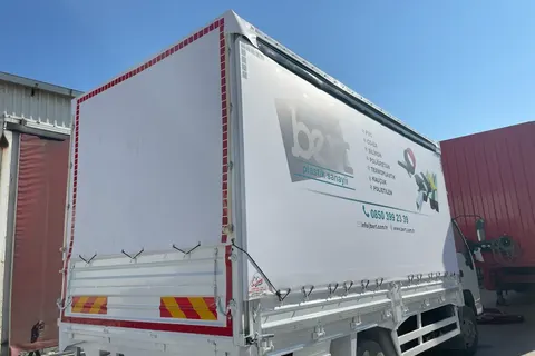 Vanjski pogled kamiona s kliznim ceradama · 24
