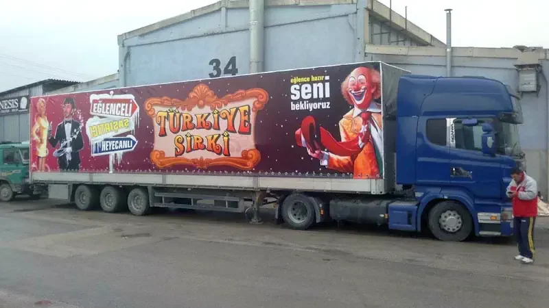 Trailer covered with a printed tarpaulin